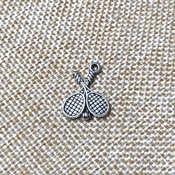 🔴 5 for $10 ONE Vintage Style Silver Tone Pendant - Picture 2 of 4